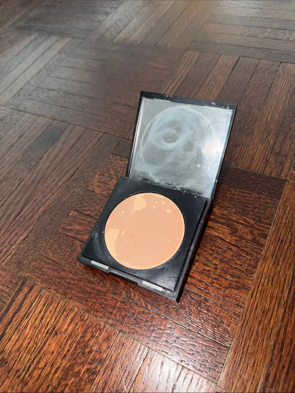 Huda Beauty Easy Bake And Snatch